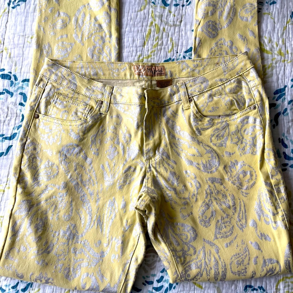 Cool color printed skinny Jeans with festive metallic print all over.